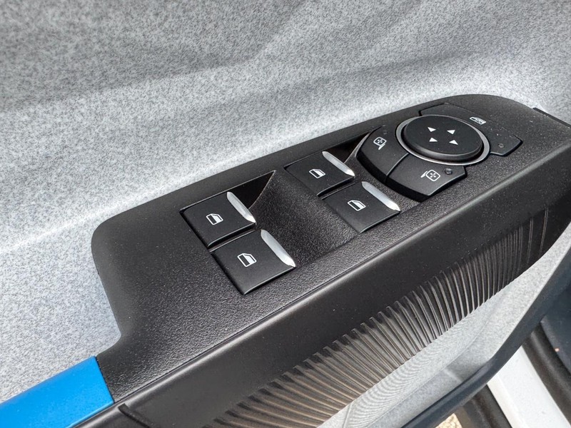 Ford Maverick Vehicle Image 19