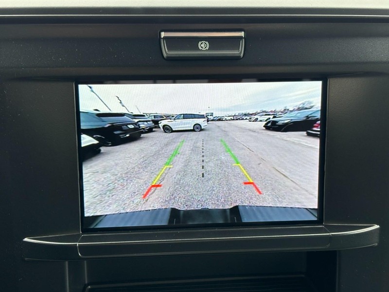 Ford Super Duty F-250 SRW Vehicle Full-screen Gallery Image 25