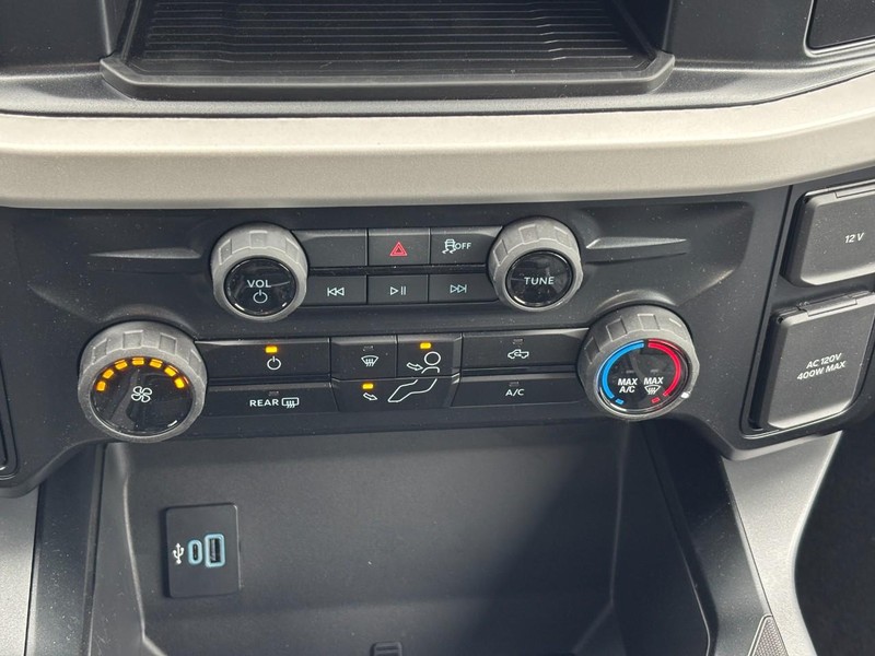 Ford Super Duty F-250 SRW Vehicle Full-screen Gallery Image 26