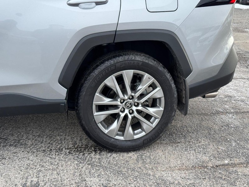 Toyota RAV4 Vehicle Image 11