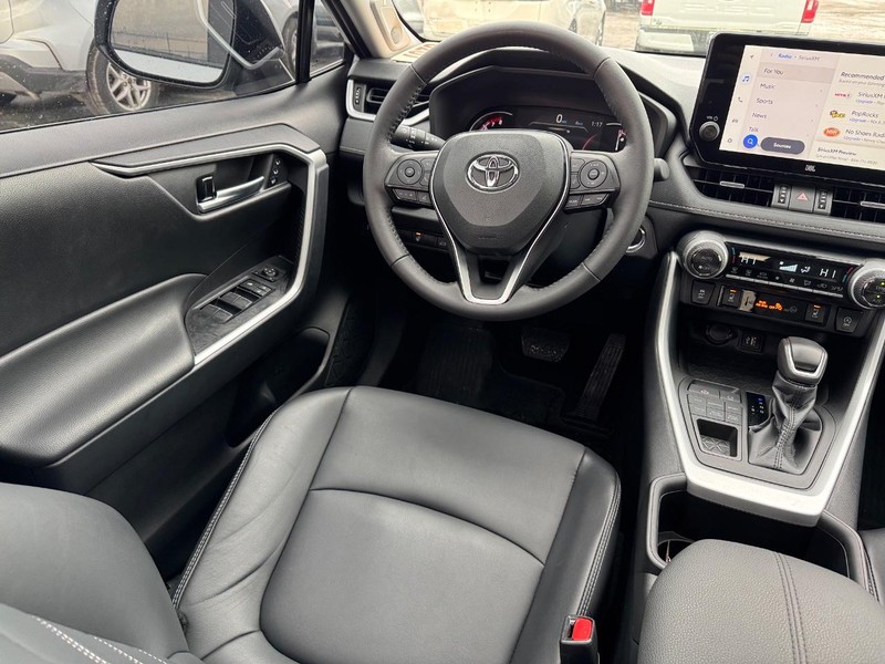 Toyota RAV4 Vehicle Image 15