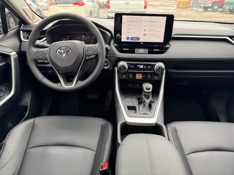 Toyota RAV4 Vehicle Image 16