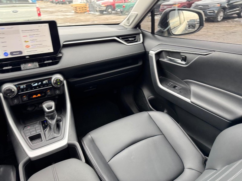 Toyota RAV4 Vehicle Image 17