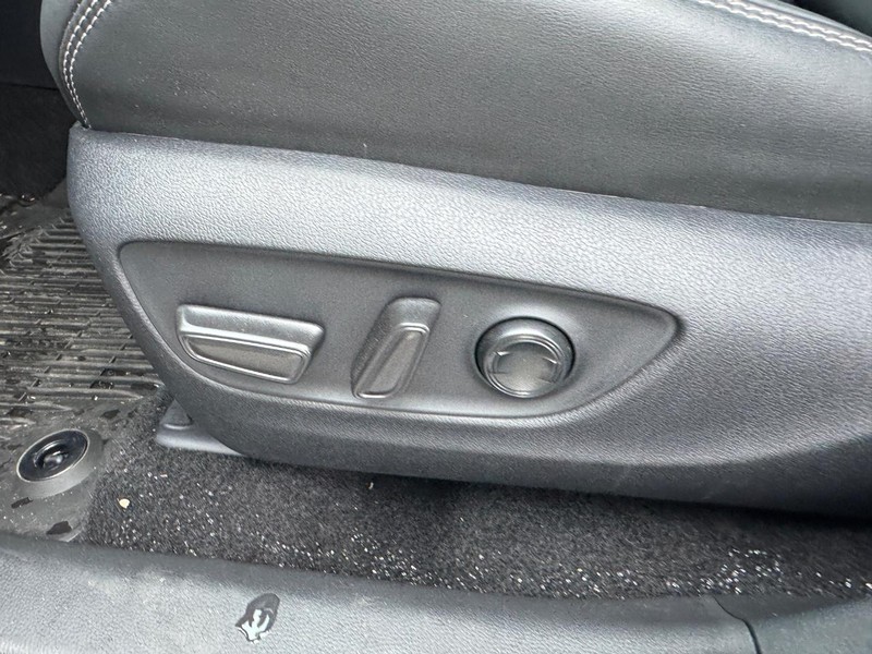 Toyota RAV4 Vehicle Image 18