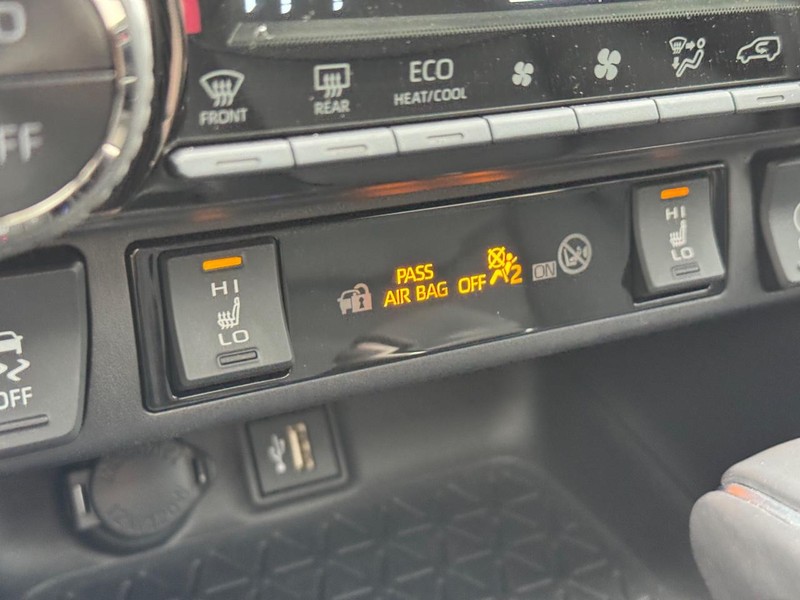 Toyota RAV4 Vehicle Image 24