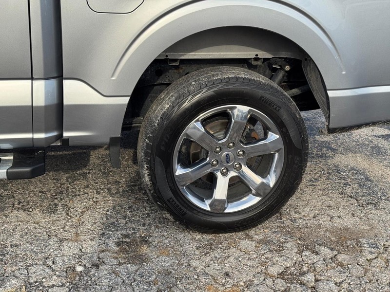 Ford F-150 Vehicle Full-screen Gallery Image 11