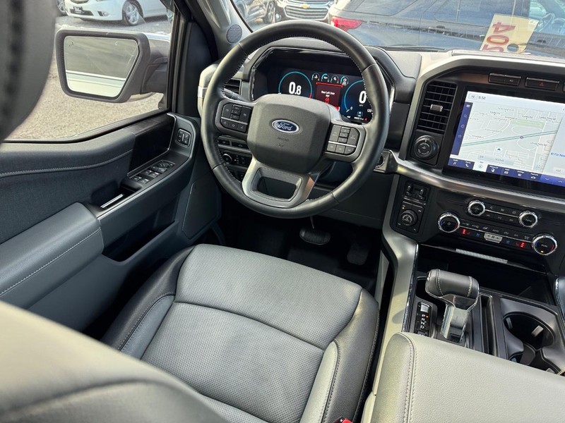 Ford F-150 Vehicle Full-screen Gallery Image 12