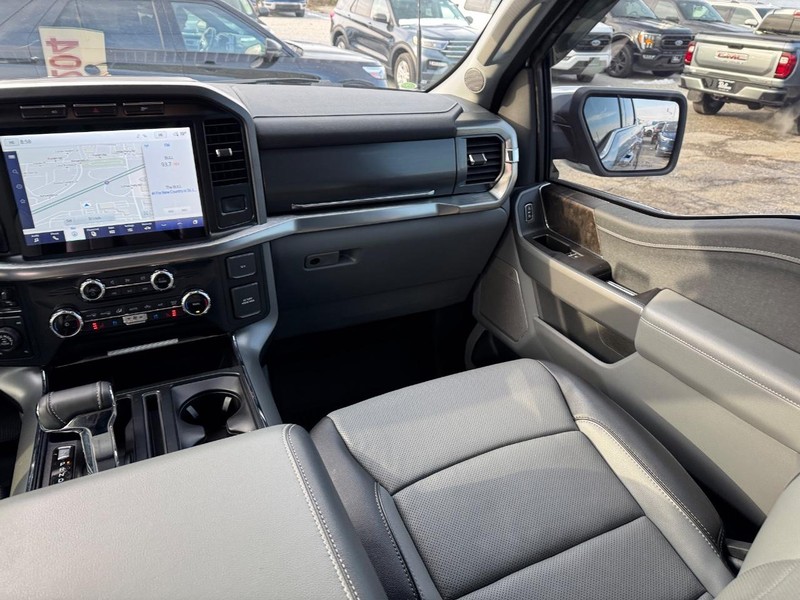 Ford F-150 Vehicle Full-screen Gallery Image 14