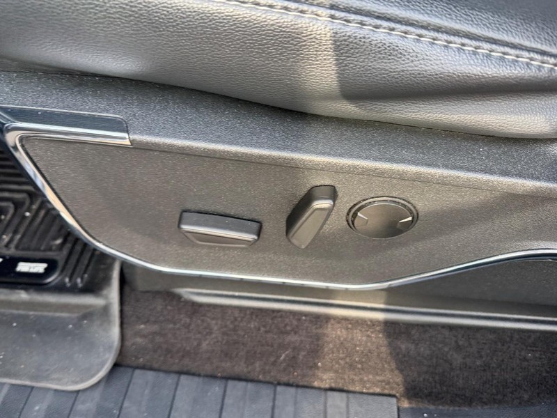 Ford F-150 Vehicle Full-screen Gallery Image 15