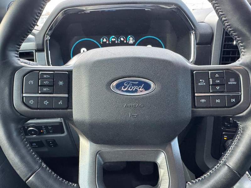 Ford F-150 Vehicle Full-screen Gallery Image 18