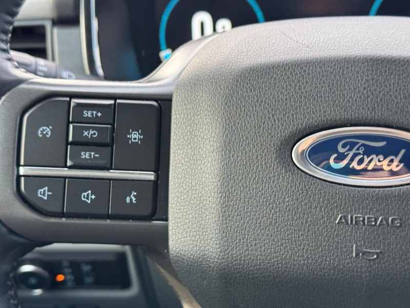 Ford F-150 Vehicle Full-screen Gallery Image 19