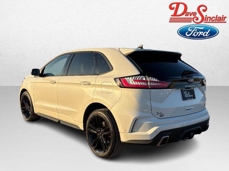 Ford Edge Vehicle Full-screen Gallery Image 09