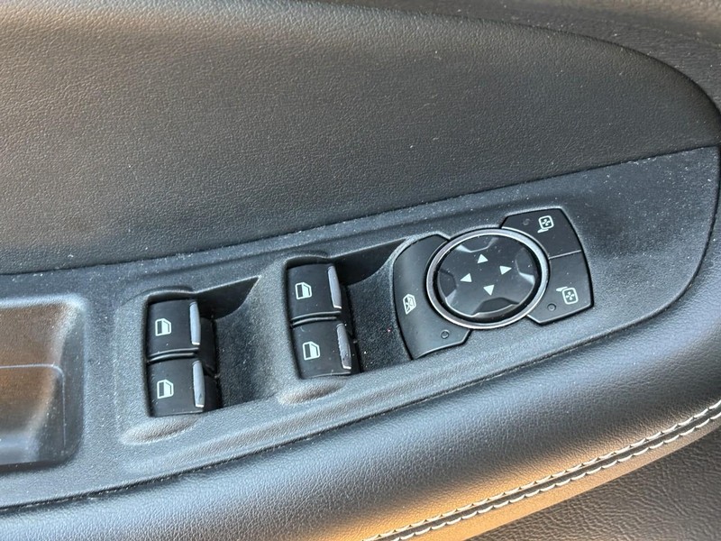 Ford Edge Vehicle Full-screen Gallery Image 17