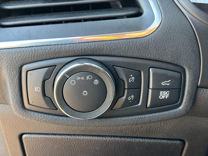 Ford Edge Vehicle Full-screen Gallery Image 18