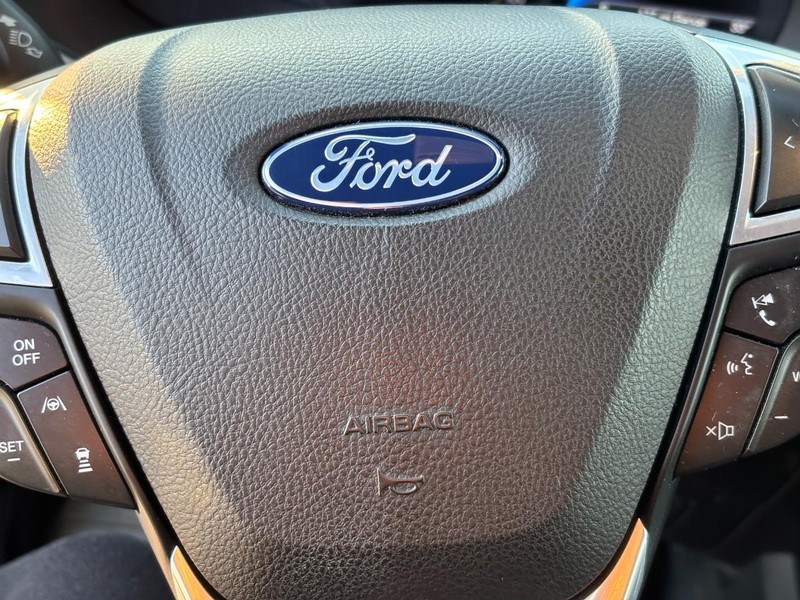 Ford Edge Vehicle Full-screen Gallery Image 20