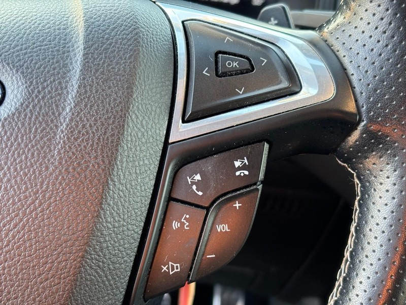 Ford Edge Vehicle Full-screen Gallery Image 21