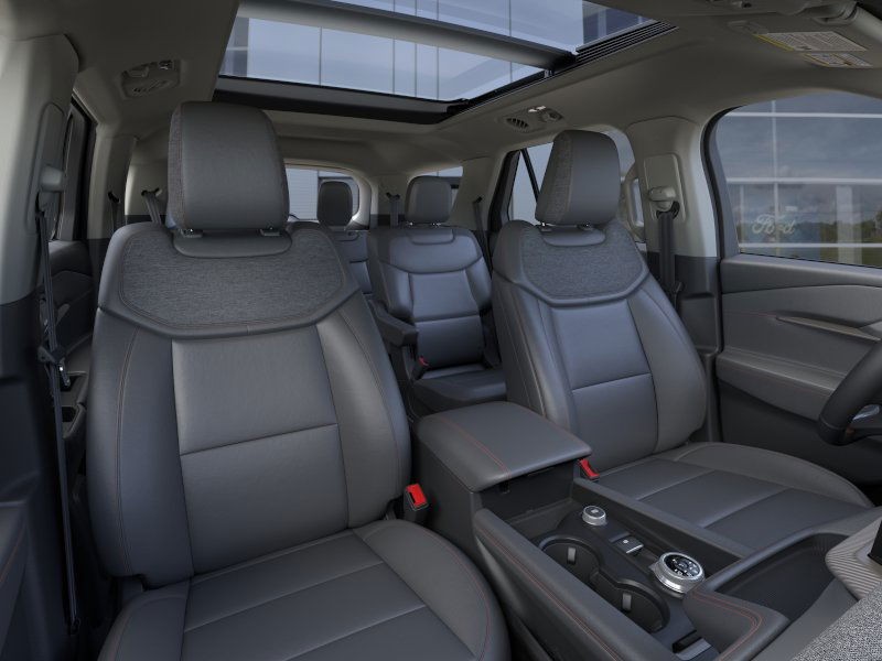 Ford Explorer Vehicle Full-screen Gallery Image 12