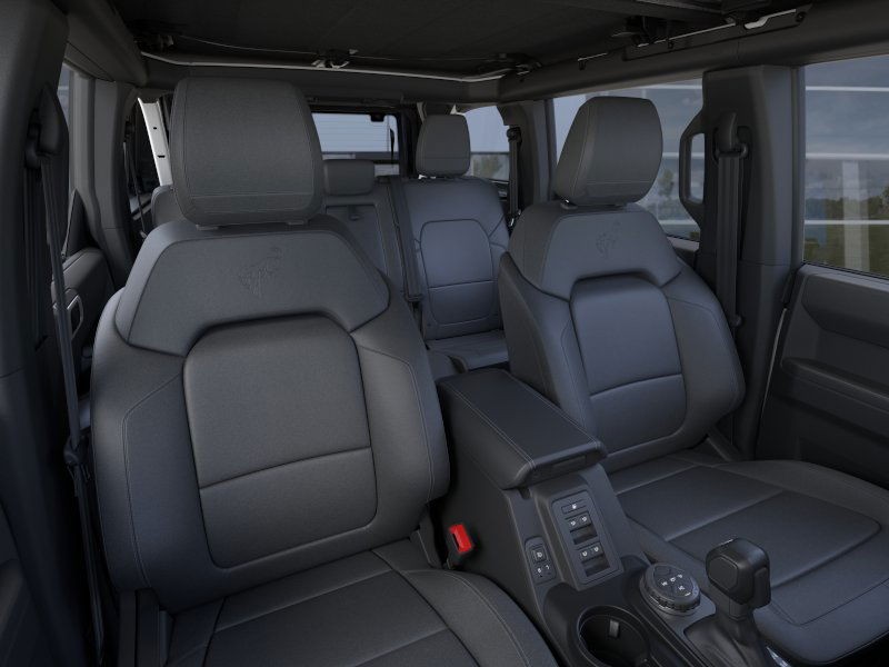 Ford Bronco Vehicle Full-screen Gallery Image 12