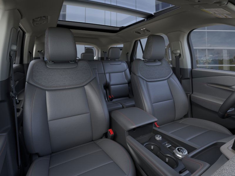 Ford Explorer Vehicle Full-screen Gallery Image 12