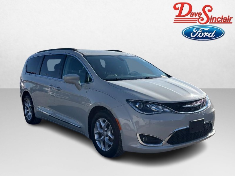 Chrysler Pacifica Vehicle Image 04