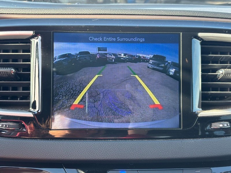 Chrysler Pacifica Vehicle Image 24