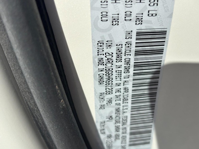 Chrysler Pacifica Vehicle Image 27