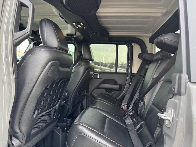 Jeep Gladiator Vehicle Full-screen Gallery Image 11