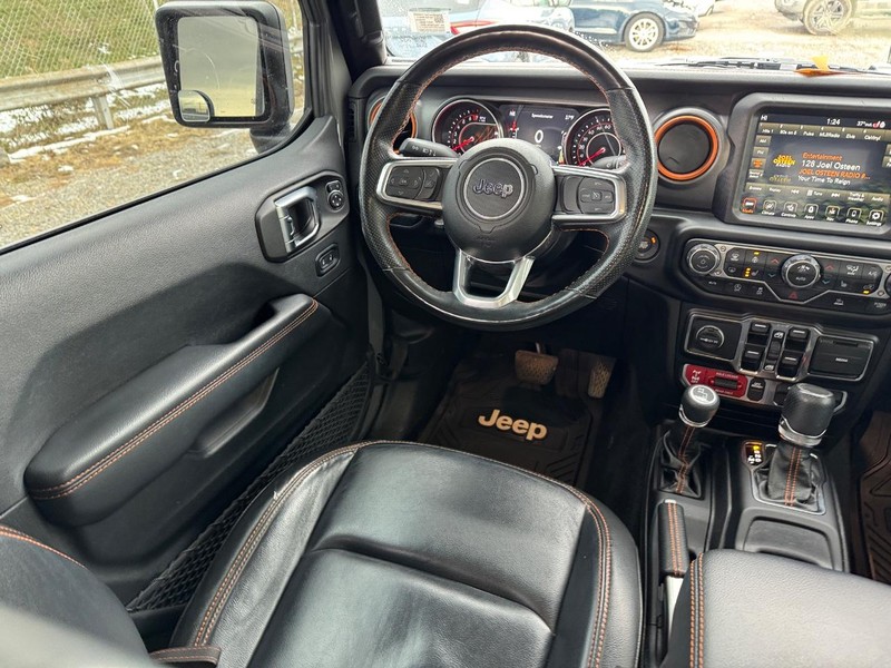 Jeep Gladiator Vehicle Full-screen Gallery Image 13