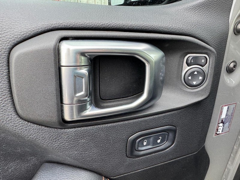 Jeep Gladiator Vehicle Full-screen Gallery Image 17