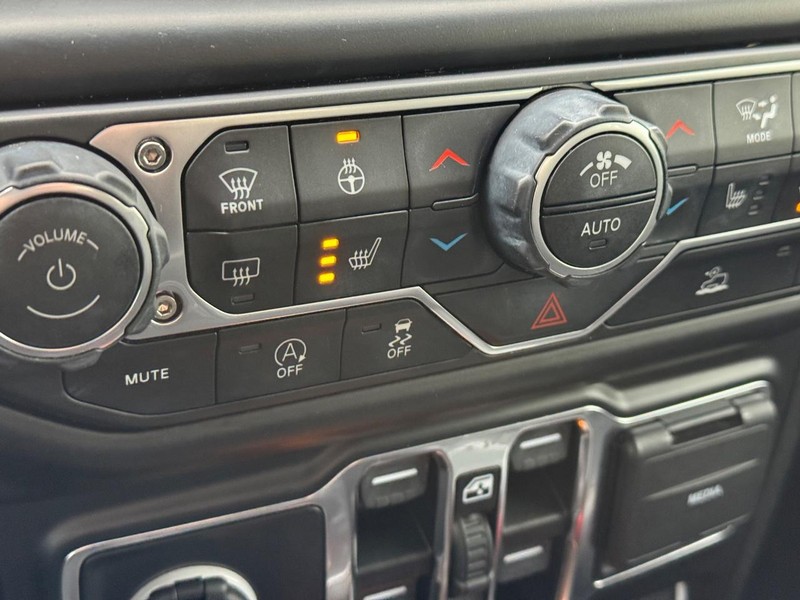 Jeep Gladiator Vehicle Full-screen Gallery Image 21