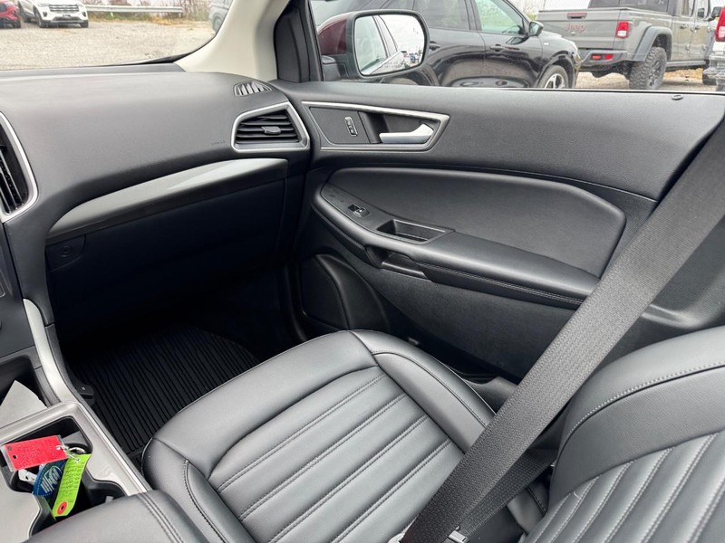 Ford Edge Vehicle Image 16