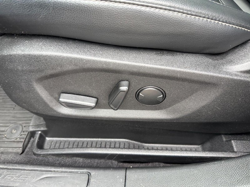 Ford Edge Vehicle Image 17