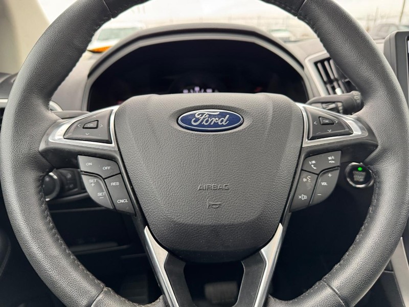 Ford Edge Vehicle Image 19