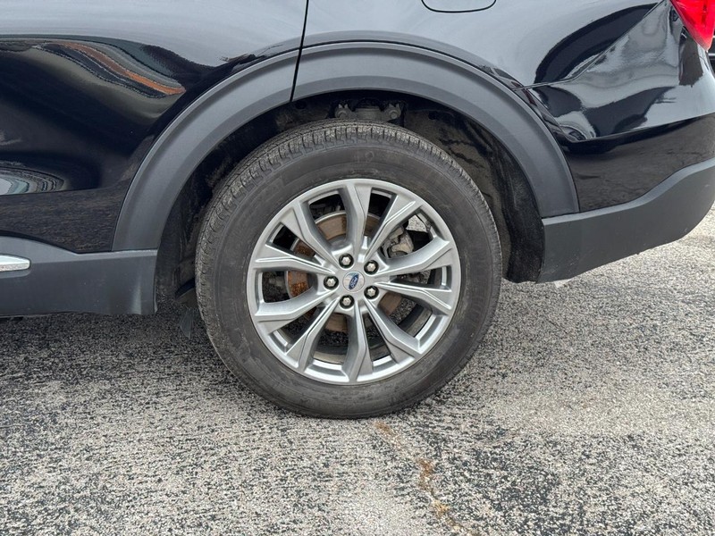 Ford Explorer Vehicle Image 11