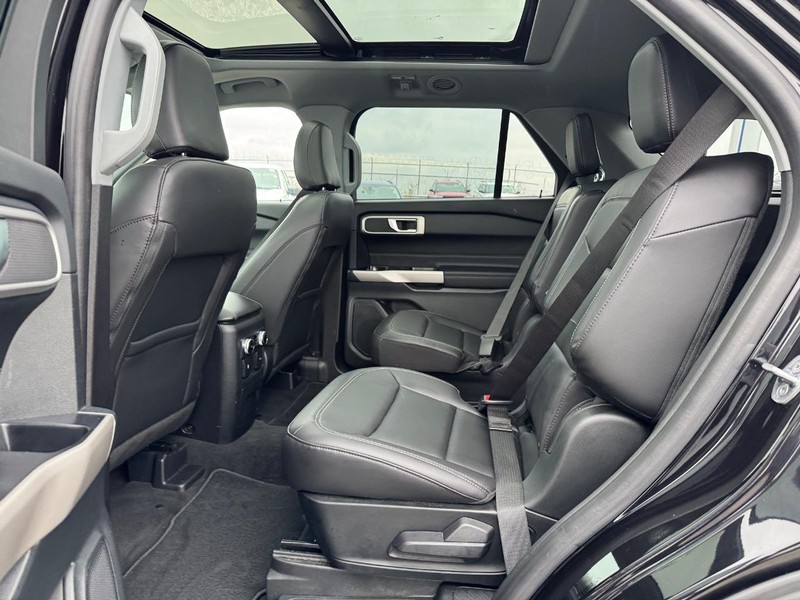 Ford Explorer Vehicle Image 12