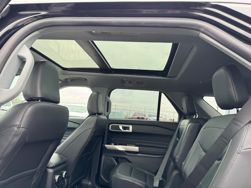 Ford Explorer Vehicle Image 13