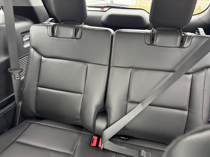 Ford Explorer Vehicle Image 15