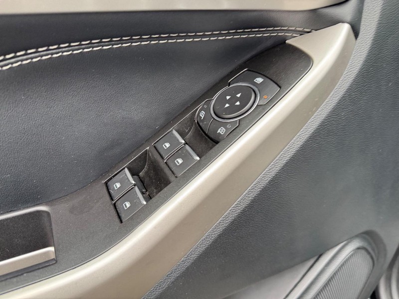 Ford Explorer Vehicle Image 20