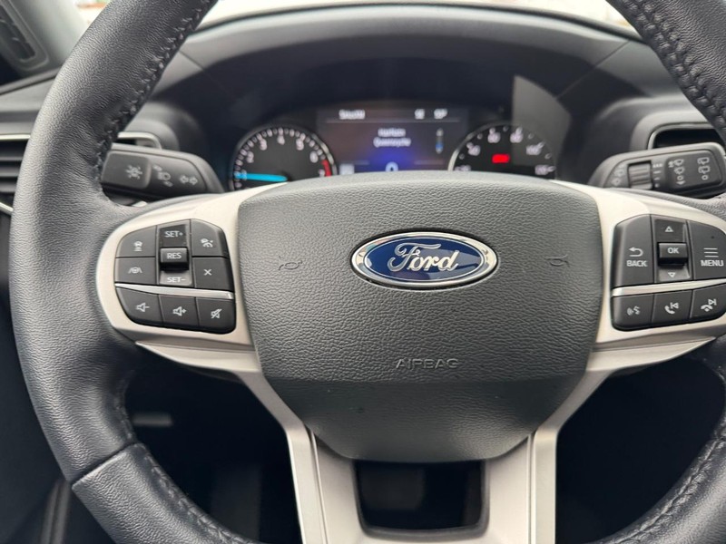 Ford Explorer Vehicle Image 21