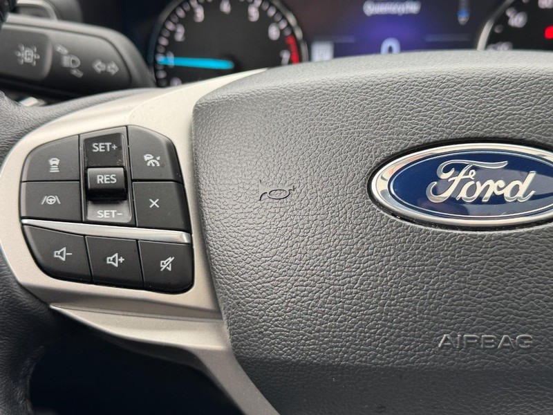 Ford Explorer Vehicle Image 22