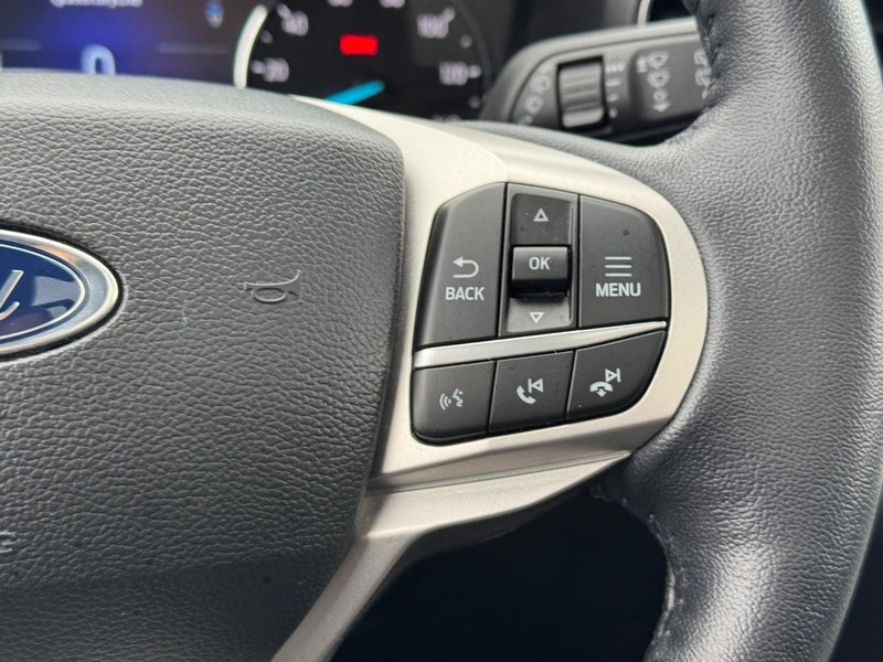 Ford Explorer Vehicle Image 23