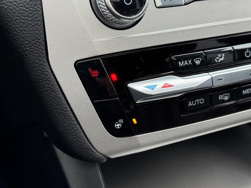 Ford Explorer Vehicle Image 25