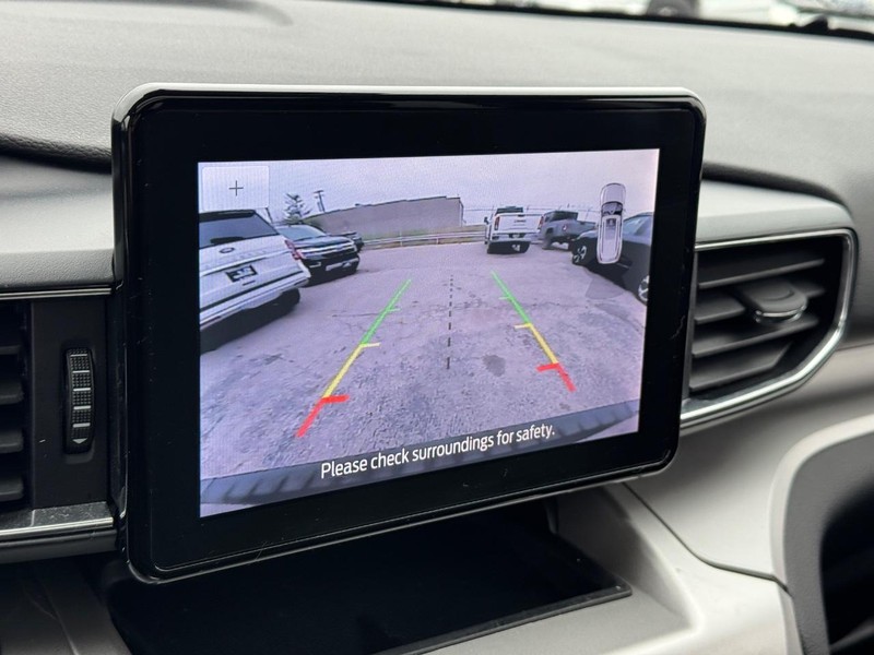 Ford Explorer Vehicle Image 26