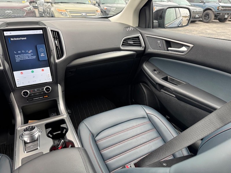 Ford Edge Vehicle Image 16