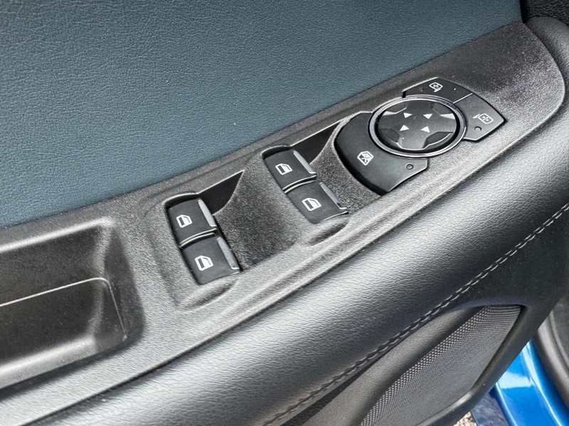 Ford Edge Vehicle Image 18