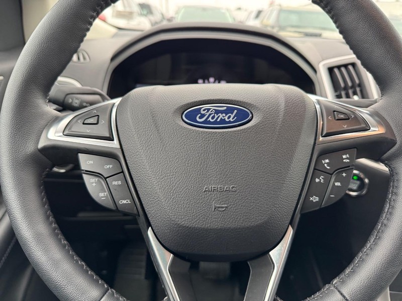 Ford Edge Vehicle Image 19