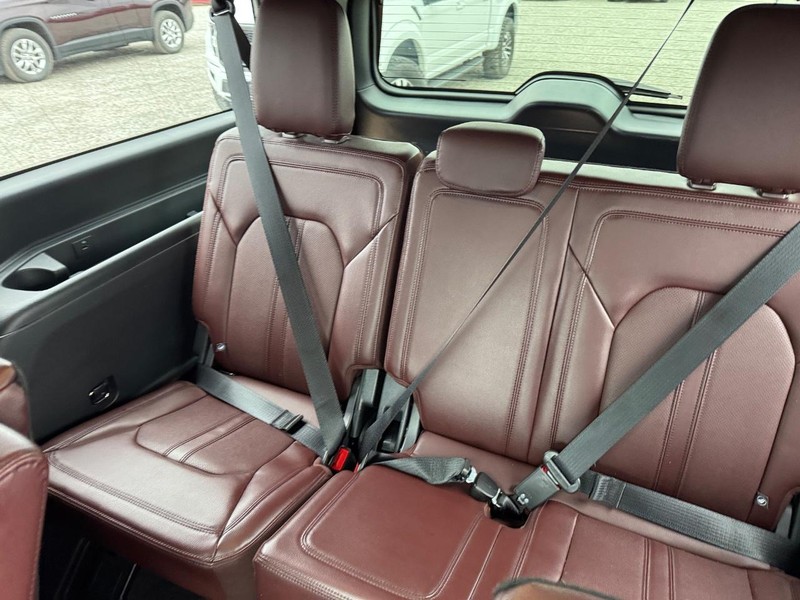 Ford Expedition Max Vehicle Image 14