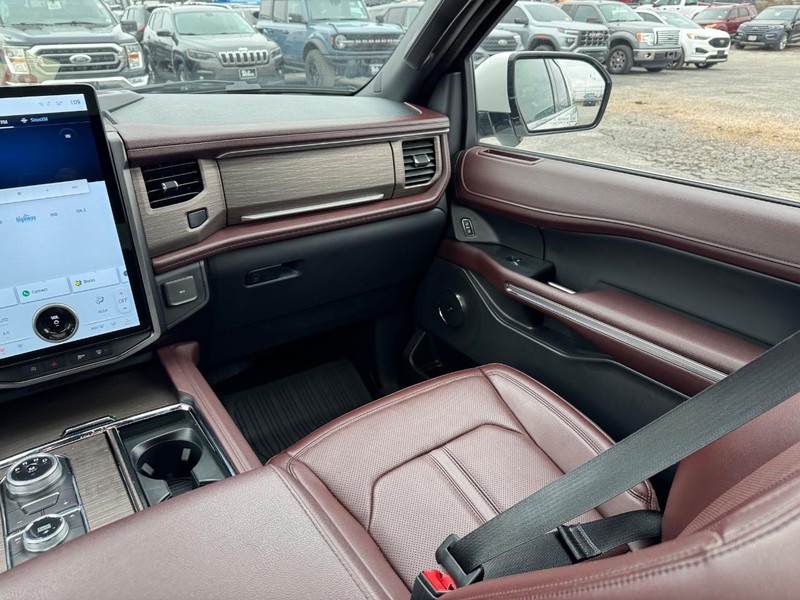 Ford Expedition Max Vehicle Image 18