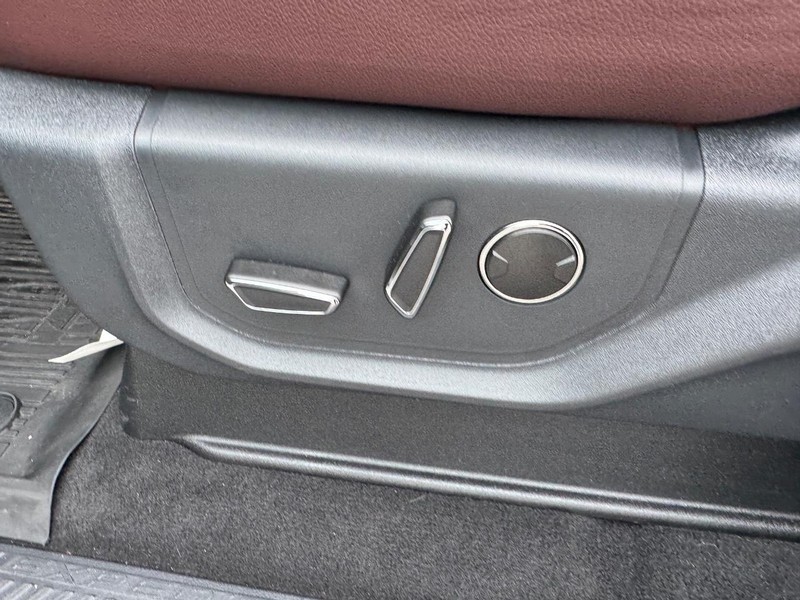 Ford Expedition Max Vehicle Image 19