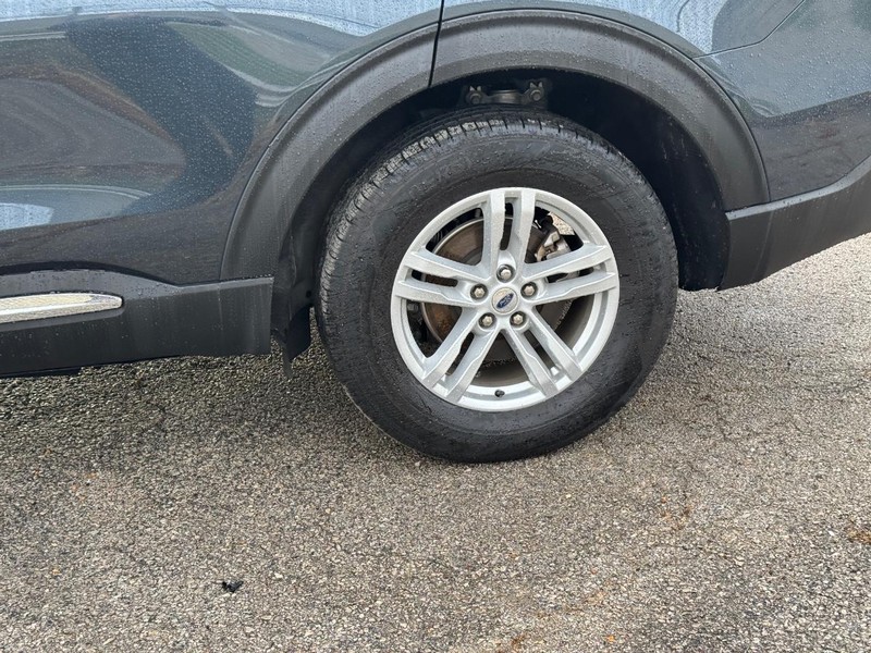 Ford Explorer Vehicle Image 11